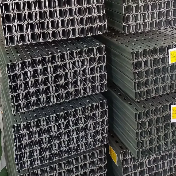 Como o formato do aço estrutural pode melhorar a resistência e a eficiência das estruturas de montagem solar?